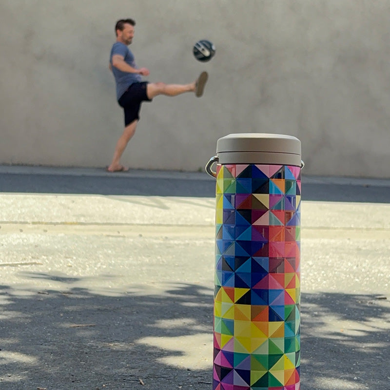 20oz-tkwide-with-twist-cap-mosaic-x0 20oz_tkwide_bottle_seasonal_mosaic_soccerball_player_square.jpg