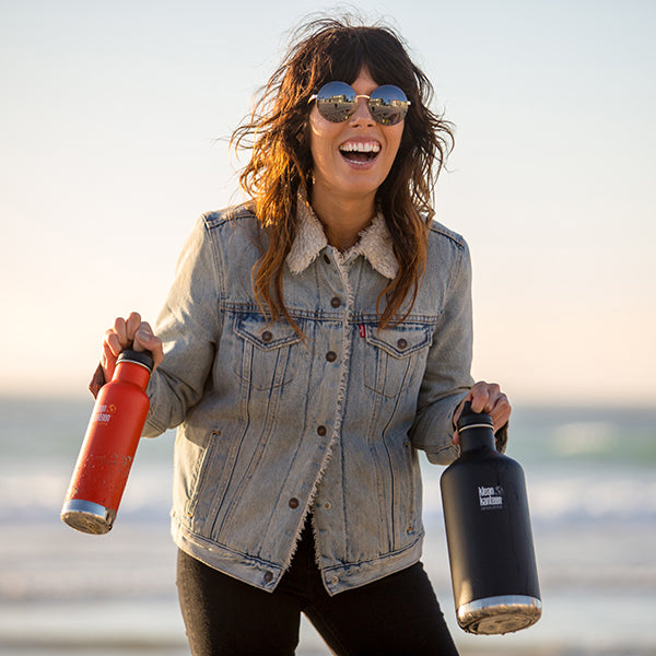 64oz-classic-with-loop-cap-c3 64oz_insulated_classic_black_beach_smile_square.jpg