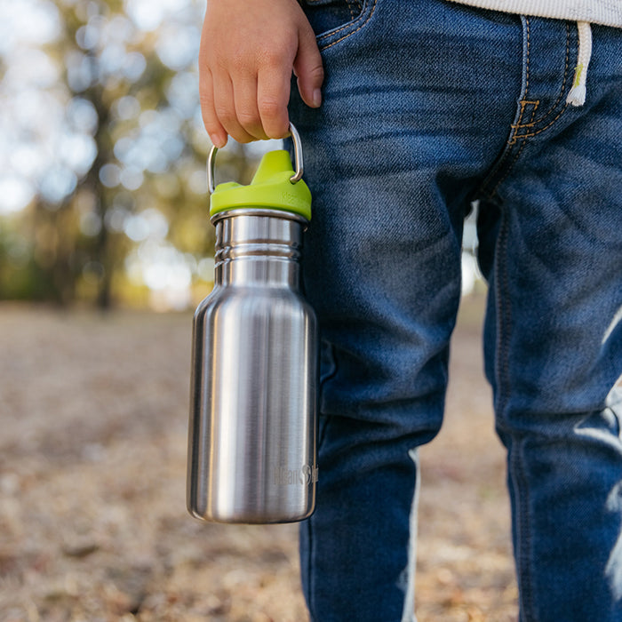 classic-kid-sippy-cap-r2 K12CNSIPPY-BS-kids_sippy_bottle_carry_lifestyle_f9e24b84-a0ae-465d-aad5-3c60c5592b7d.jpg