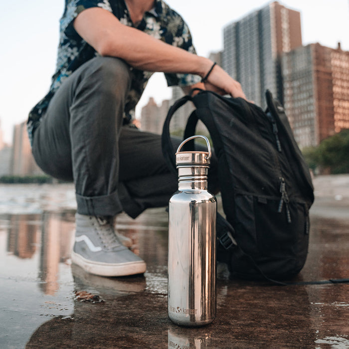 27oz-reflect-with-bamboo-cap-o5 K27SSLRF-MS-BAMBOO_reflect-bottle_city_lifestyle_ff882516-9bd8-49cf-b515-736a0a9c889f.jpg