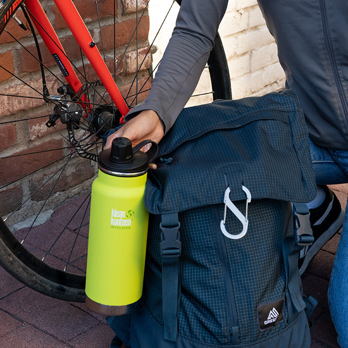 tkwide-chug-cap-t2 K32TKWSSL-JP-Bottle-Biking-Chug-Cap-lifestyle.jpg